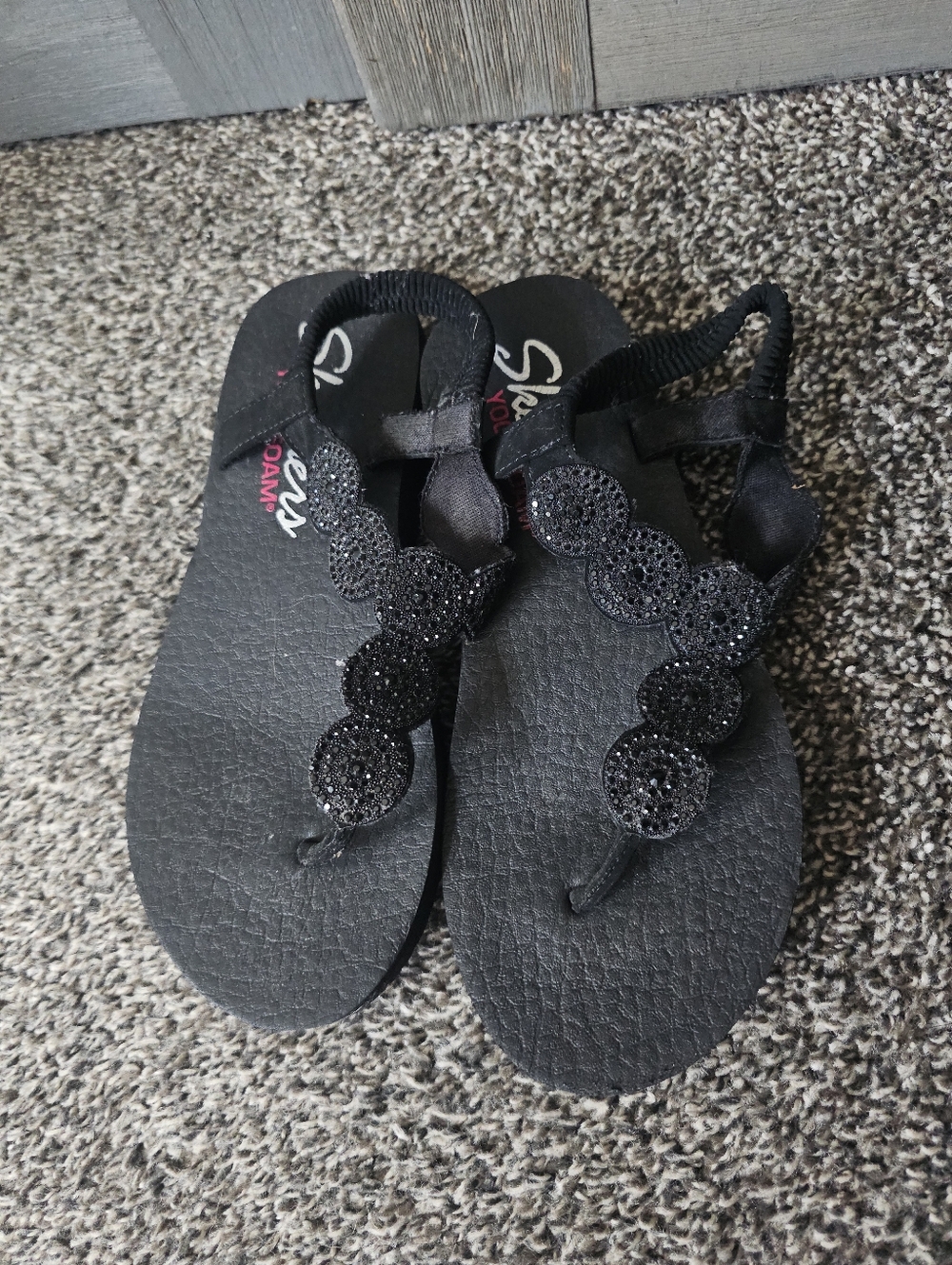 Skechers Yoga Foam Sandals sz 7